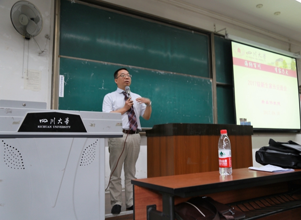 唐盛偉副院長(zhǎng)在做報(bào)告_副本.jpg 唐盛偉副院長(zhǎng)在做報(bào)告_副本.jpg